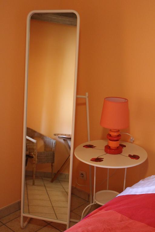 Ferme De La Corbette Bed and Breakfast Cluny Habitación foto